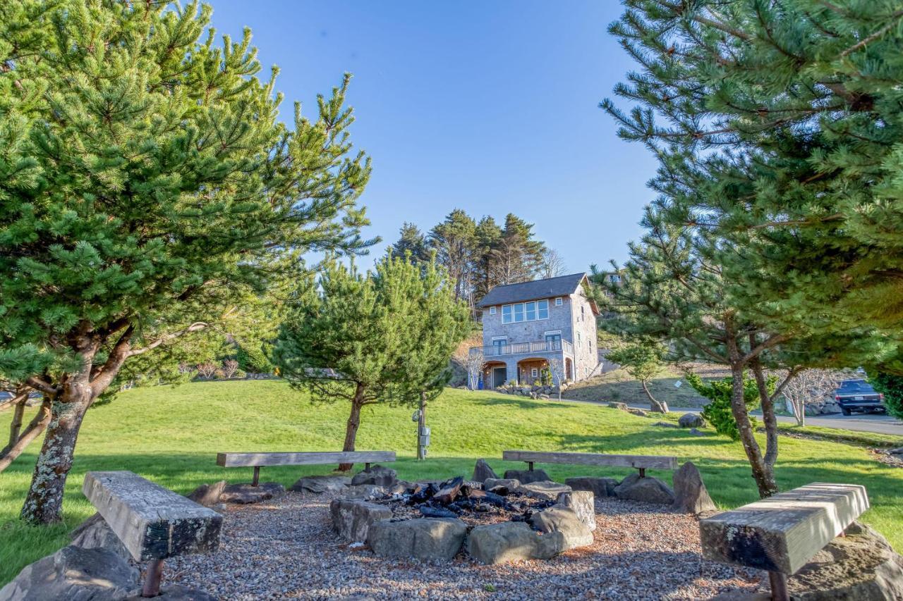 Cascade Cottage Lincoln City Exterior photo