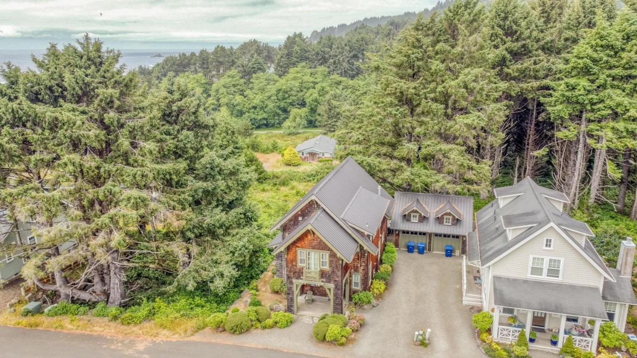 Cascade Cottage Lincoln City Exterior photo